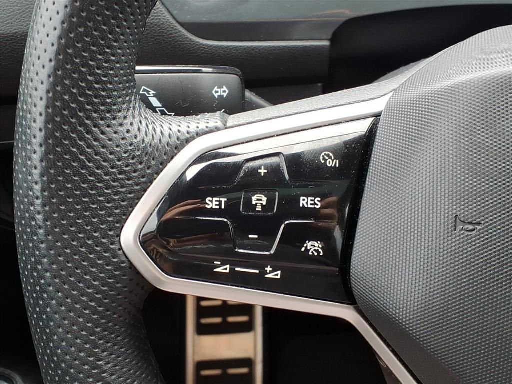 Used 2022 Volkswagen Tiguan SE R-Line FWD image 13