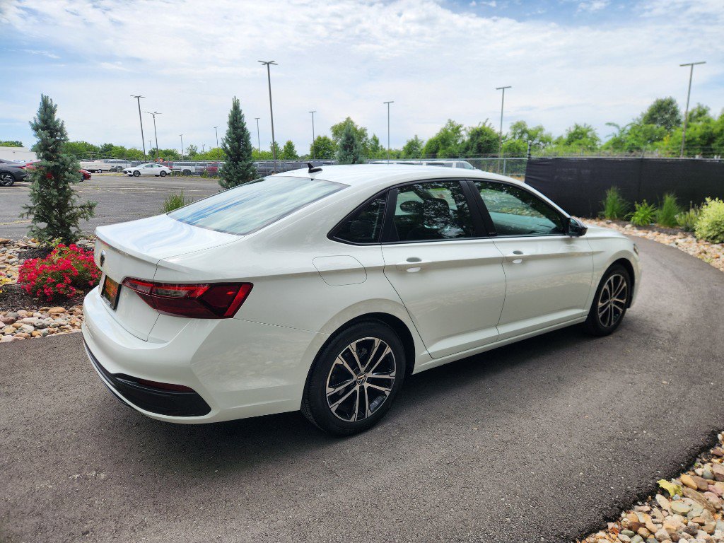 Certified 2024 Volkswagen Jetta Sport image 5
