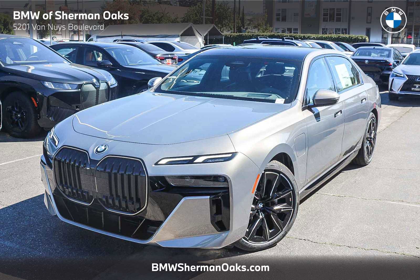 New 2026 BMW 750e xDrive w/ Premium Package image 1