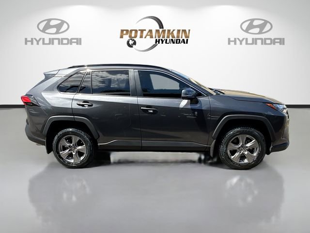 Used 2024 Toyota RAV4 XLE w/ Convenience Package FWD image 4