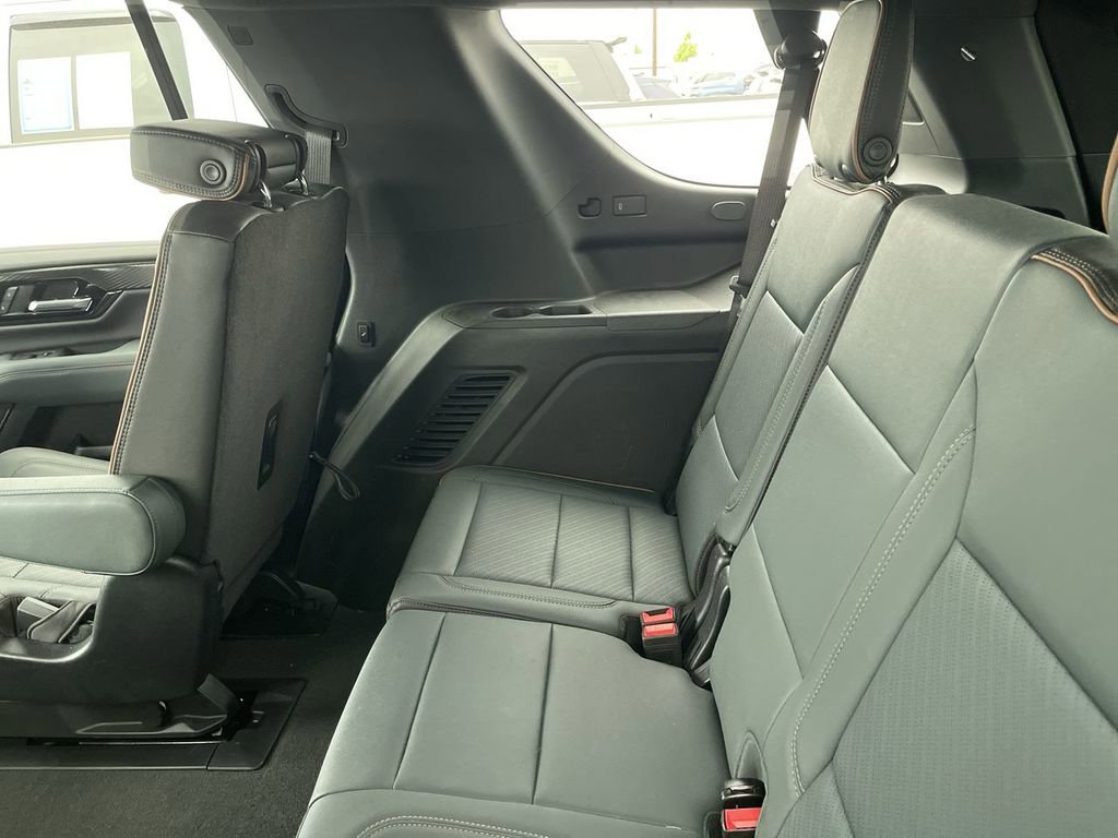Used 2025 GMC Yukon AT4 w/ AT4 Premium Plus Package AWD/4WD image 7