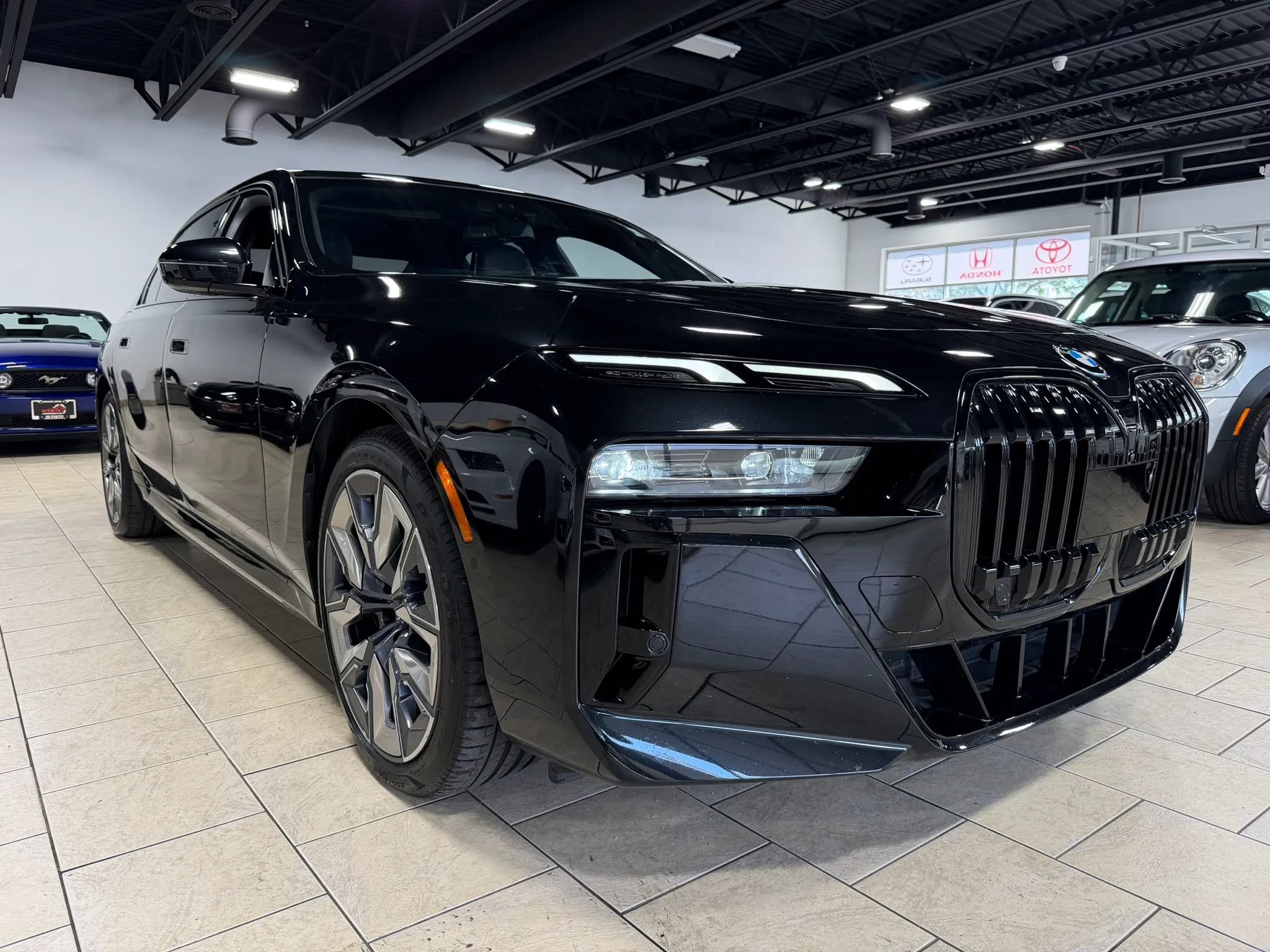 Used 2024 BMW i7 xDrive60 AWD/4WD image 9