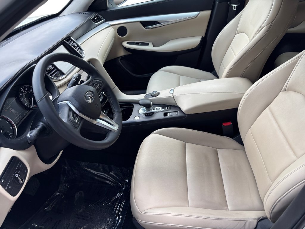 Used 2019 INFINITI QX50 Luxe w/ Navigation Package FWD image 10