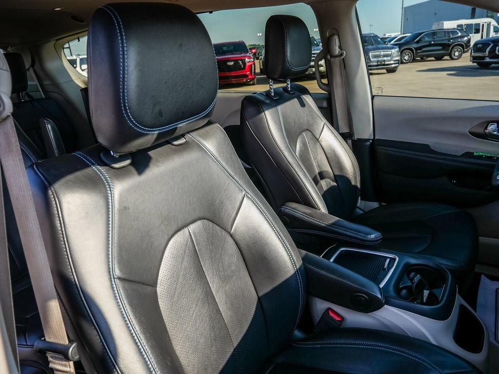 Used 2021 Chrysler Pacifica Touring-L FWD image 20