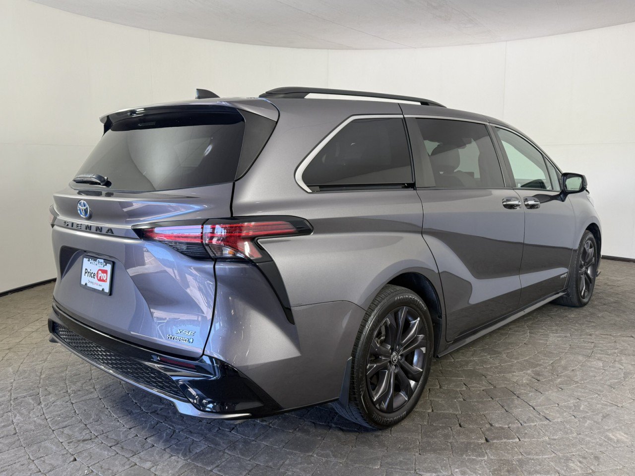 Used 2021 Toyota Sienna XLE FWD image 9