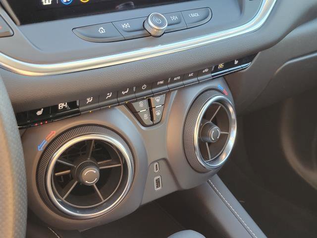 Used 2025 Chevrolet Blazer LT image 18