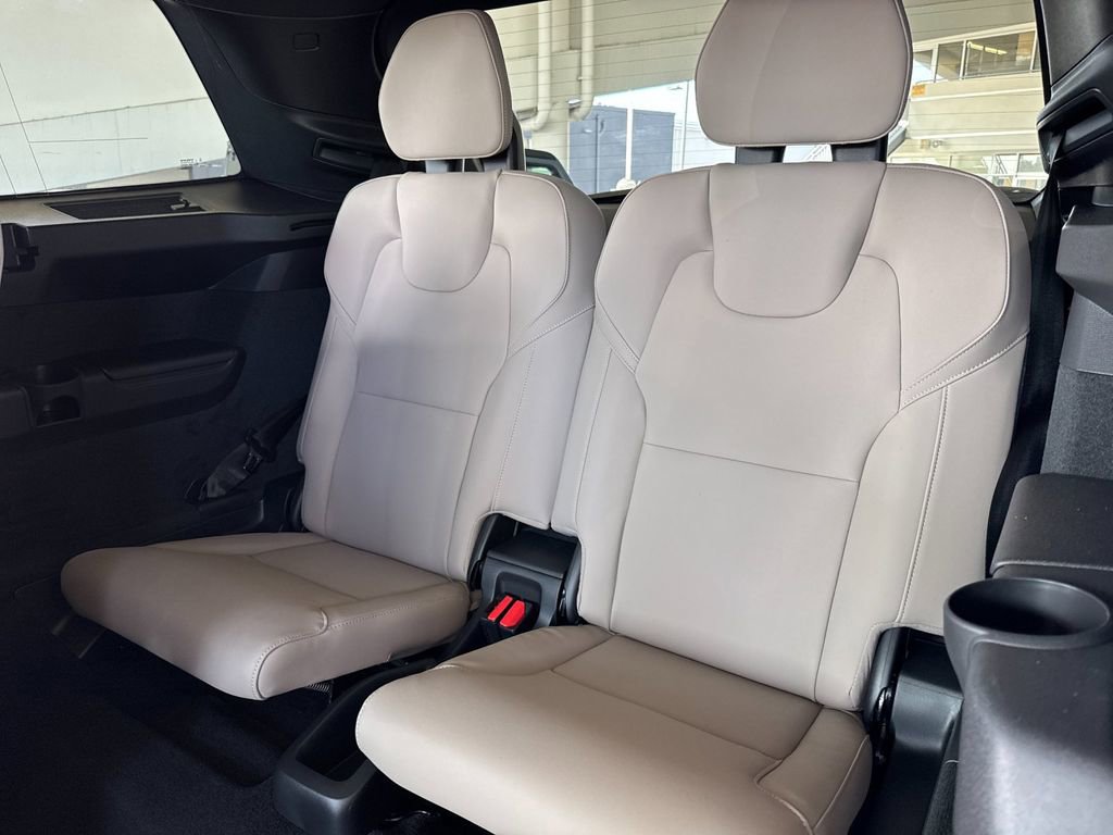 New 2026 Volvo XC90 T8 Plus image 14