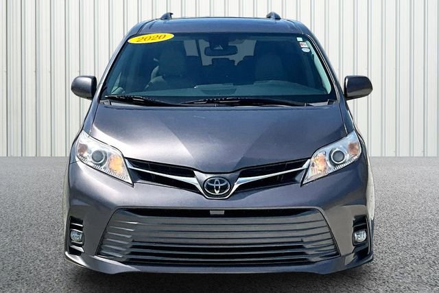 Used 2020 Toyota Sienna XLE w/ XLE Navigation Package FWD image 3