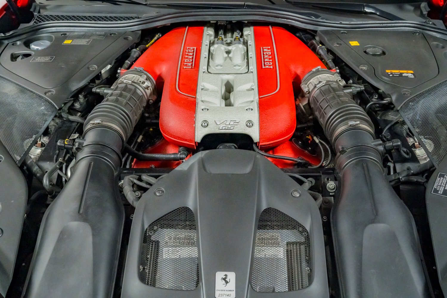 Used 2018 Ferrari 812 Superfast RWD image 37