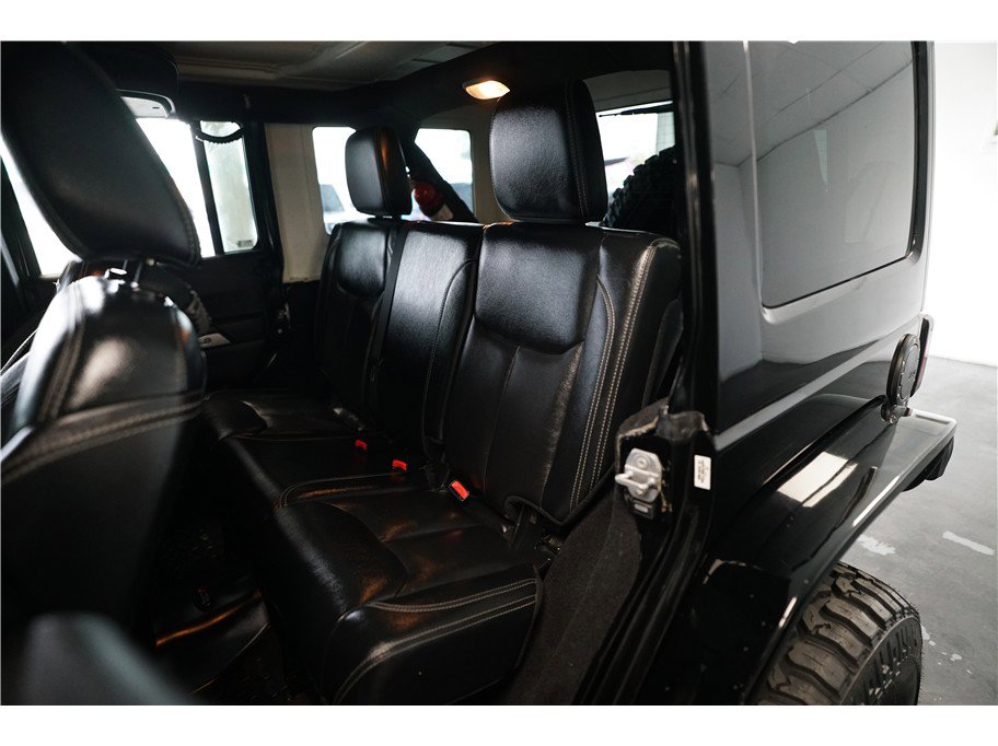 Used 2015 Jeep Wrangler Unlimited Rubicon w/ Connectivity Group image 12