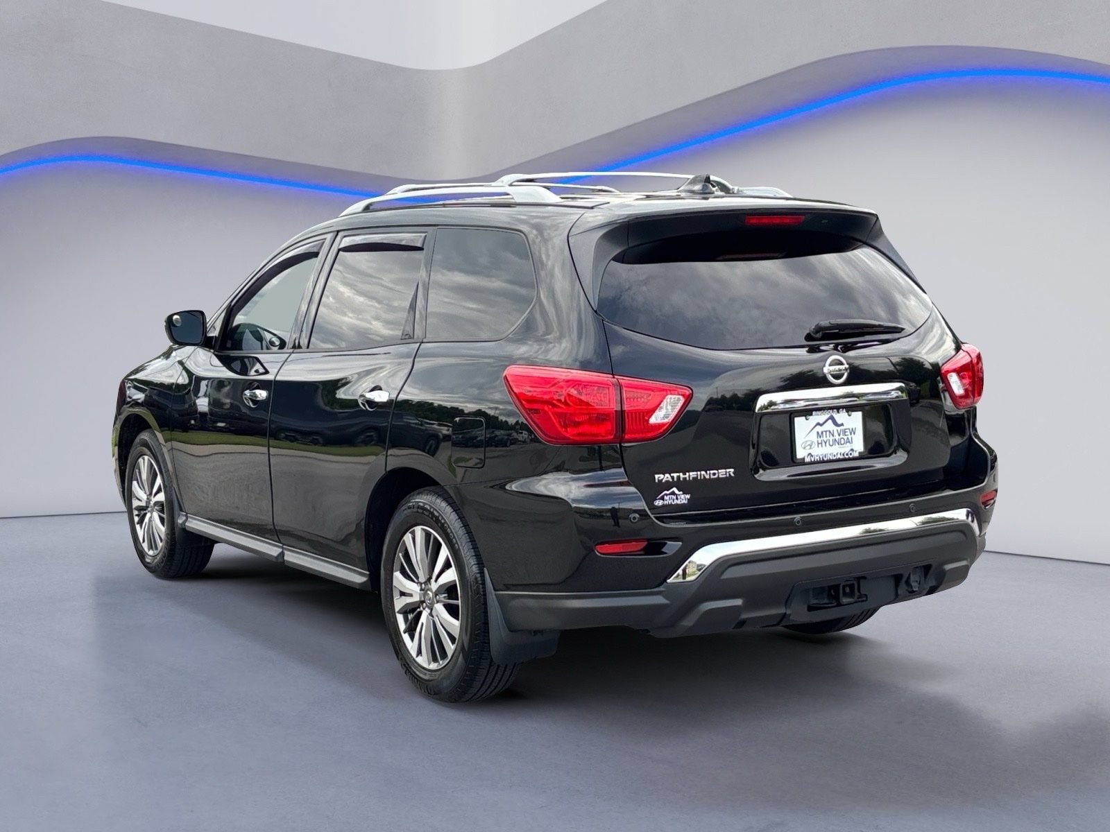 Used 2020 Nissan Pathfinder S FWD image 3