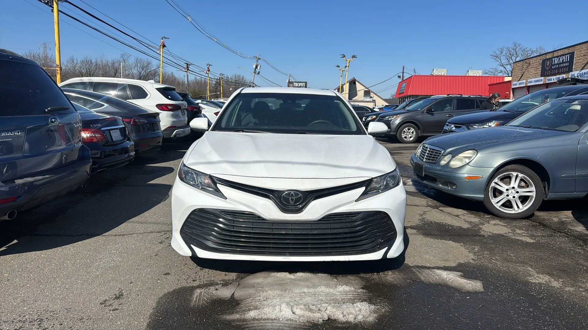Used 2018 Toyota Camry LE image 2