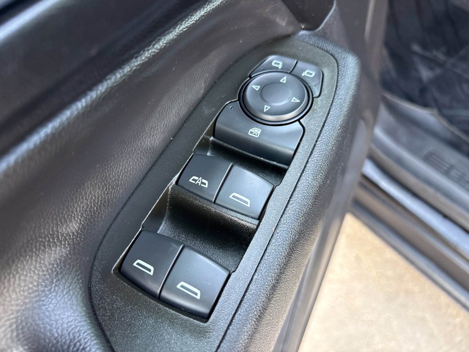 Used 2023 Chevrolet Equinox LT FWD image 11