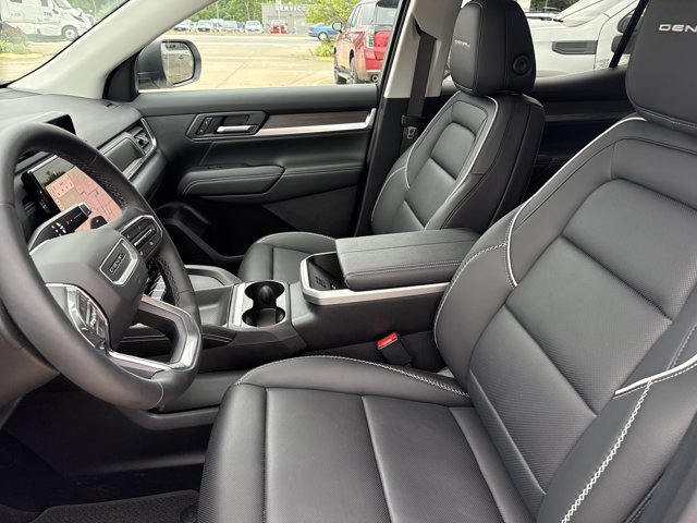 Used 2026 GMC Terrain Denali w/ LPO, Black Badging Package AWD/4WD image 5