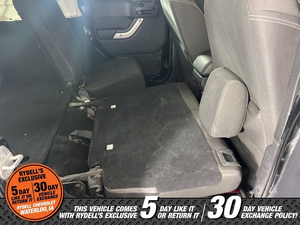 Used 2016 Jeep Wrangler Unlimited Sahara w/ Connectivity Group image 18