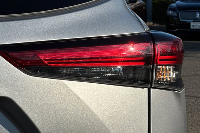 Used 2023 Toyota Highlander LE image 50