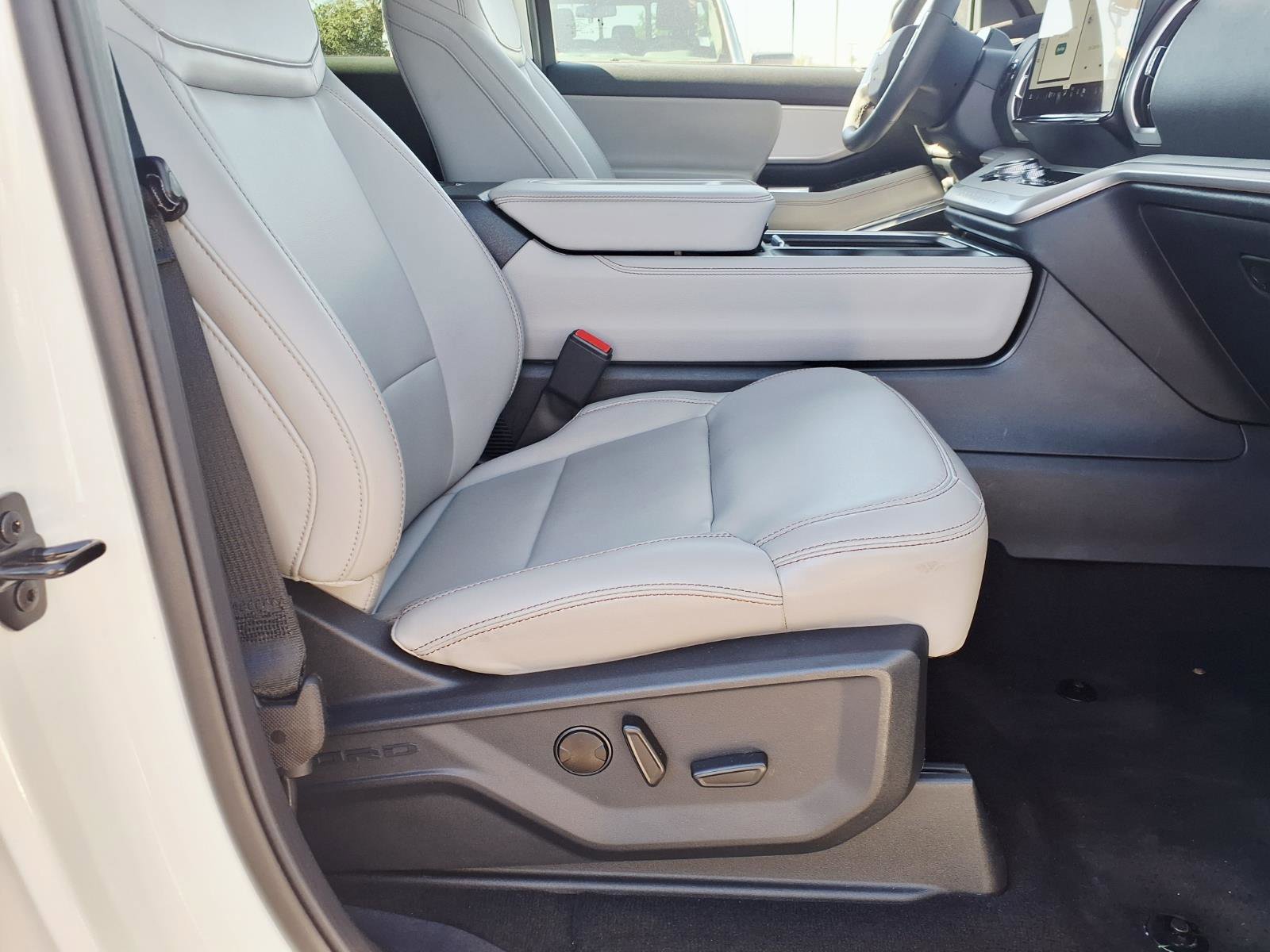 Certified 2025 Ford Expedition Active image 11