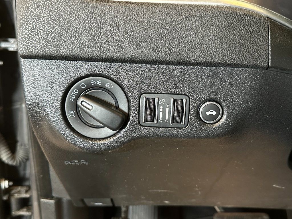 Used 2022 Dodge Charger SXT image 18