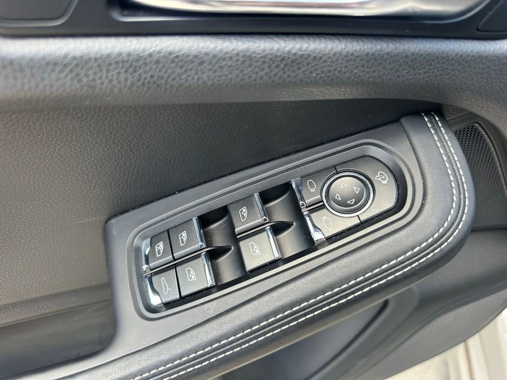 Certified 2023 Porsche Macan AWD/4WD image 21