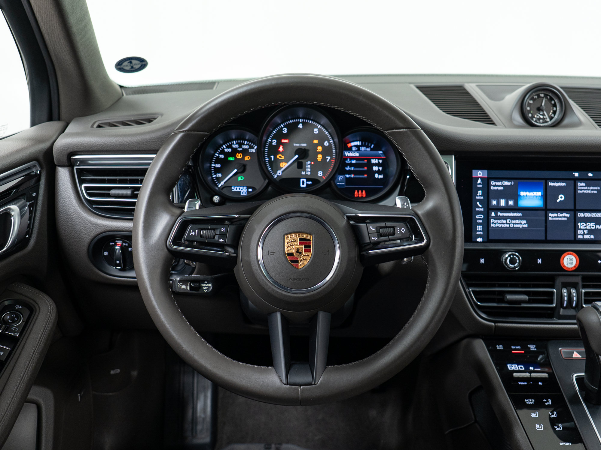 Certified 2022 Porsche Macan S AWD/4WD image 20
