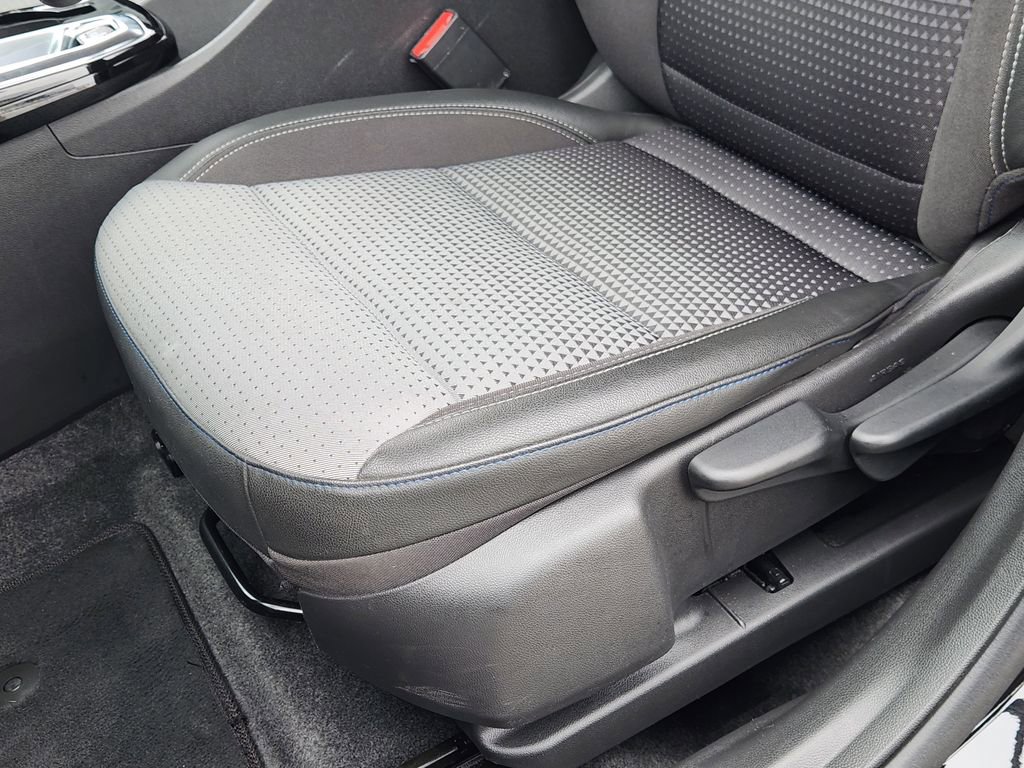 Used 2025 Chevrolet Trax LT FWD image 21