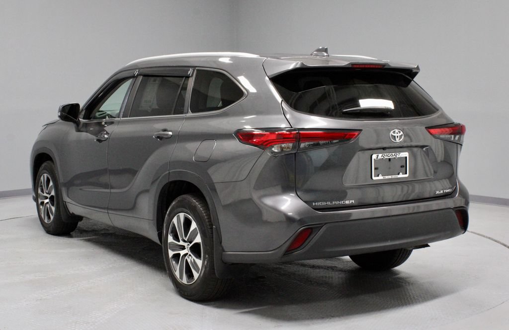 Used 2023 Toyota Highlander XLE AWD/4WD image 8