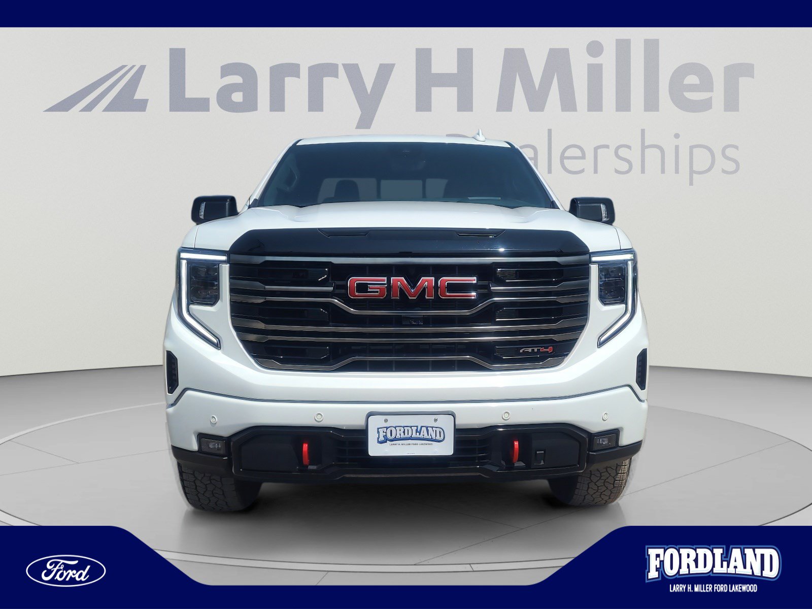 Used 2025 GMC Sierra 1500 AT4 w/ AT4 Premium Package AWD/4WD image 8
