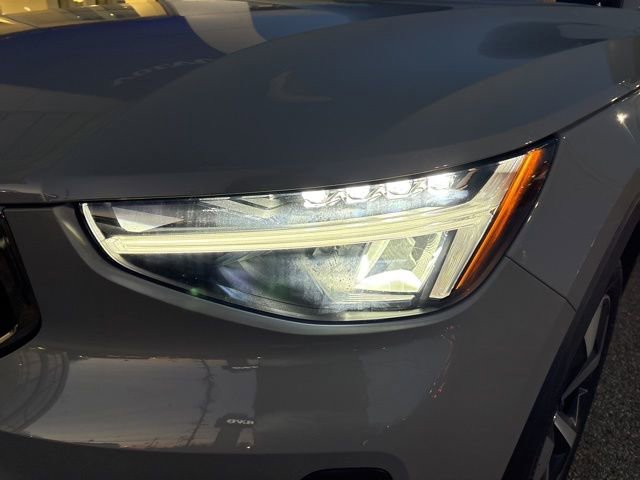 Used 2025 Volvo XC40 B5 Plus image 9
