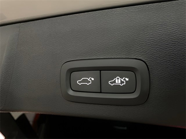 Used 2023 Volvo XC40 Recharge Ultimate w/ Protection Package Premier image 11