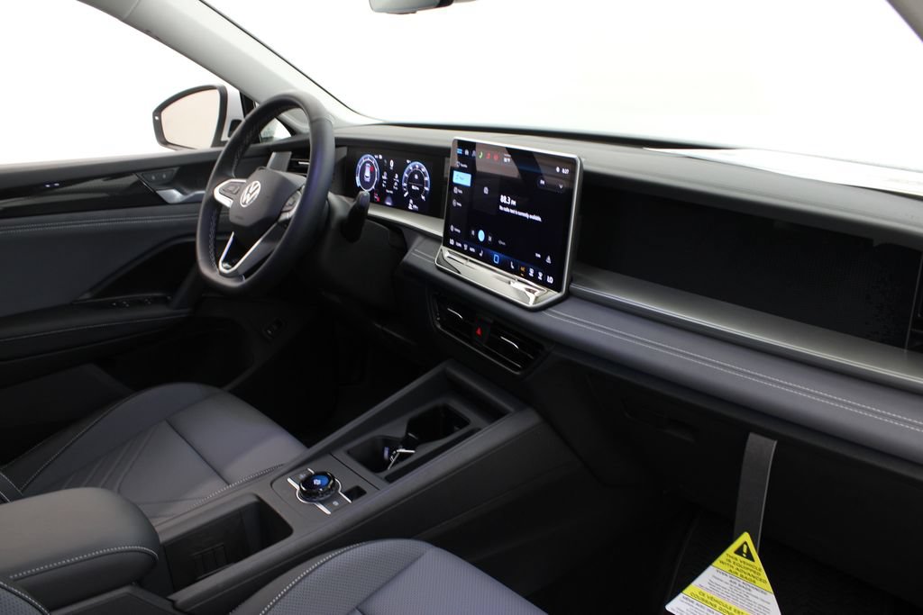 New 2026 Volkswagen Tiguan SE FWD image 24