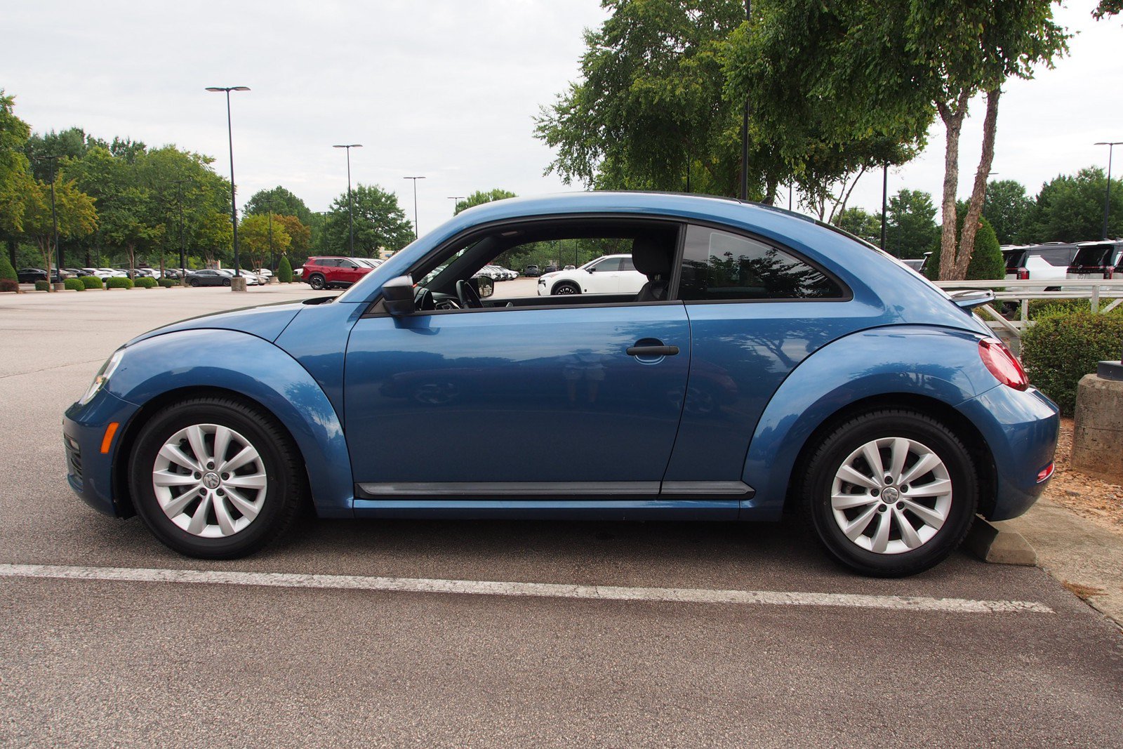 Used 2018 Volkswagen Beetle 2.0T S FWD image 4