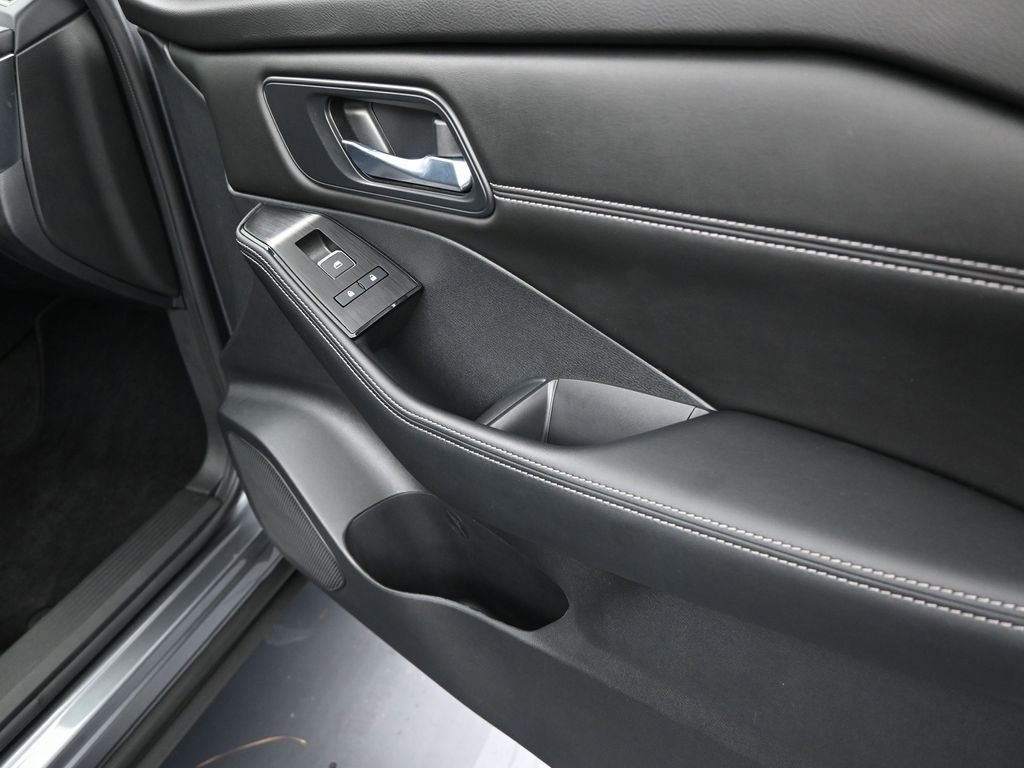 Used 2024 Nissan Rogue SL w/ SL Premium Package image 24