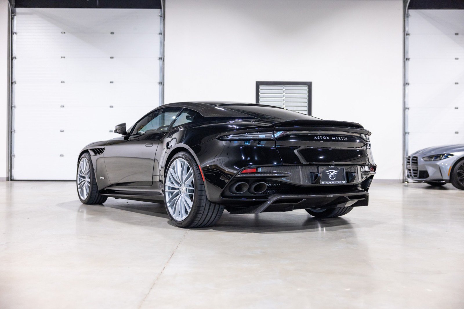 Used 2022 Aston Martin DBS Superleggera RWD image 6