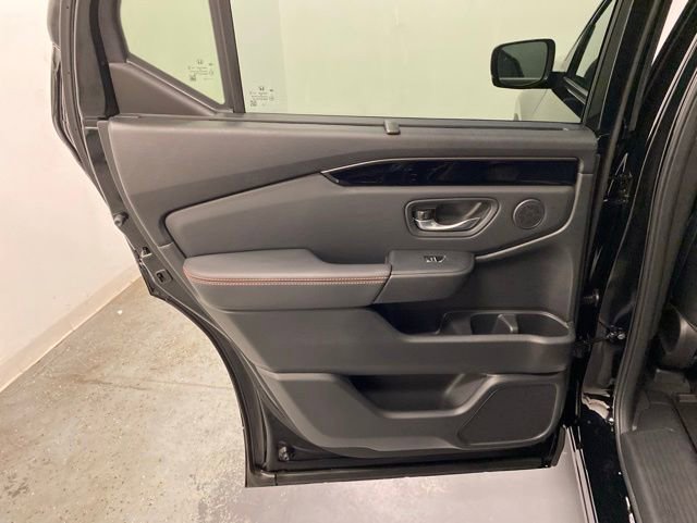 Used 2025 Honda Pilot TrailSport image 24