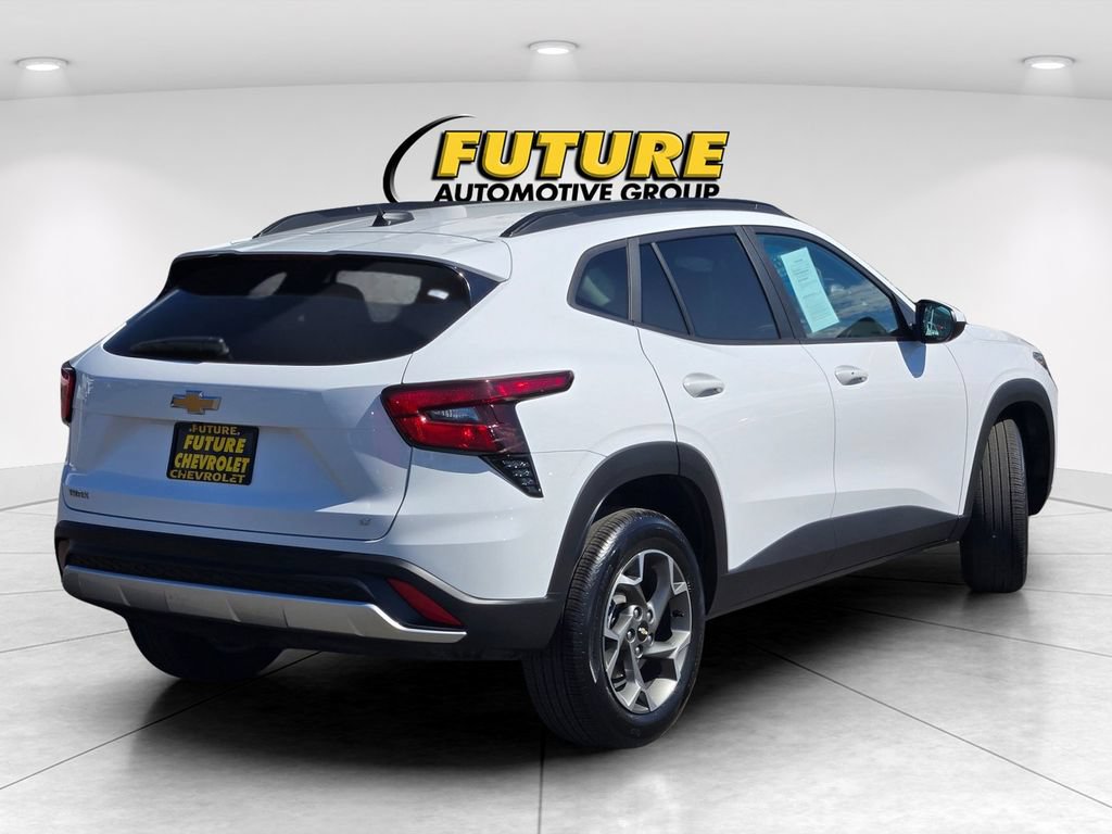 Used 2025 Chevrolet Trax LT w/ LT Convenience Package FWD image 4