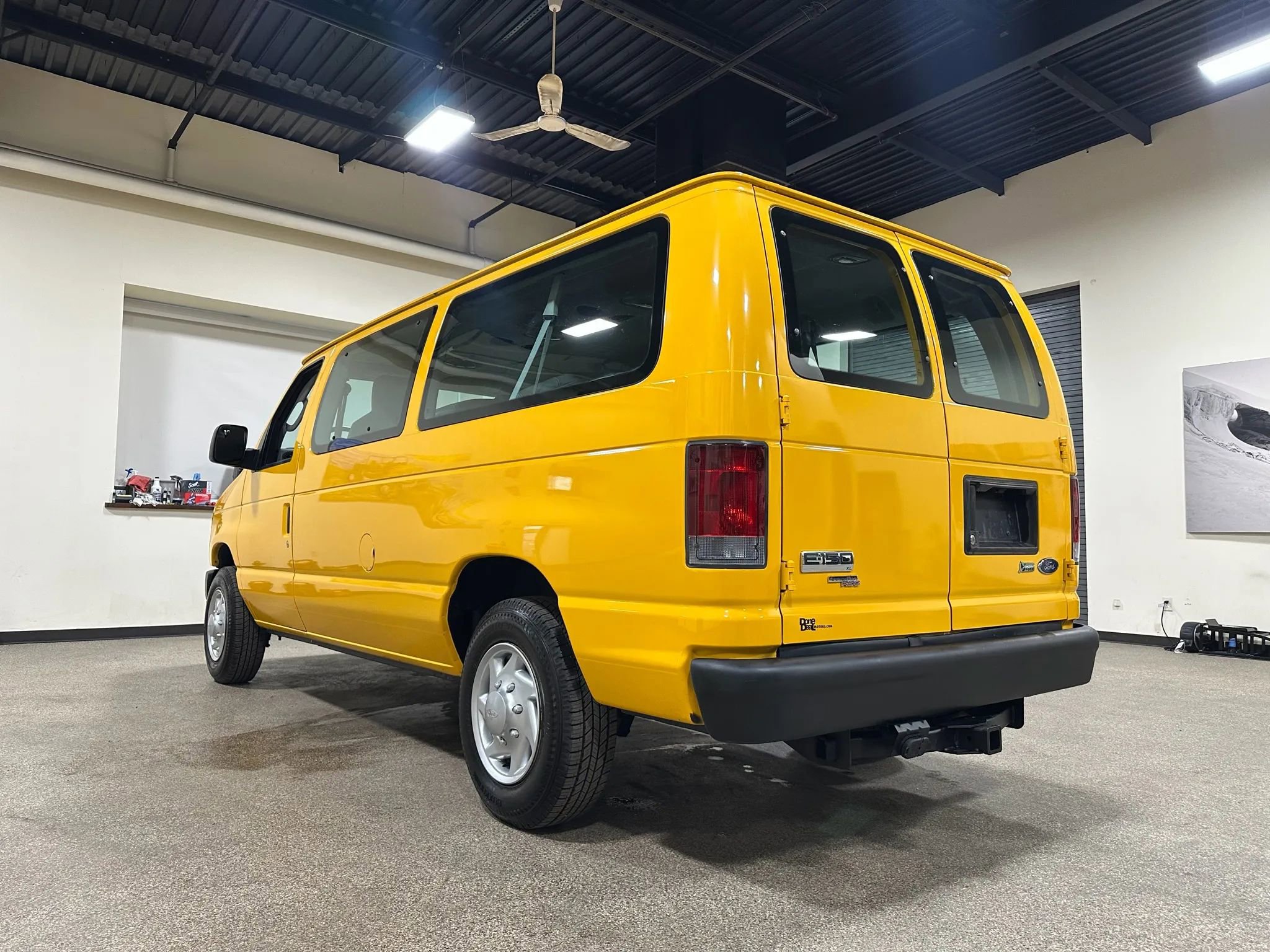 Used 2011 Ford E-150 and Econoline 150 Wagon RWD image 11