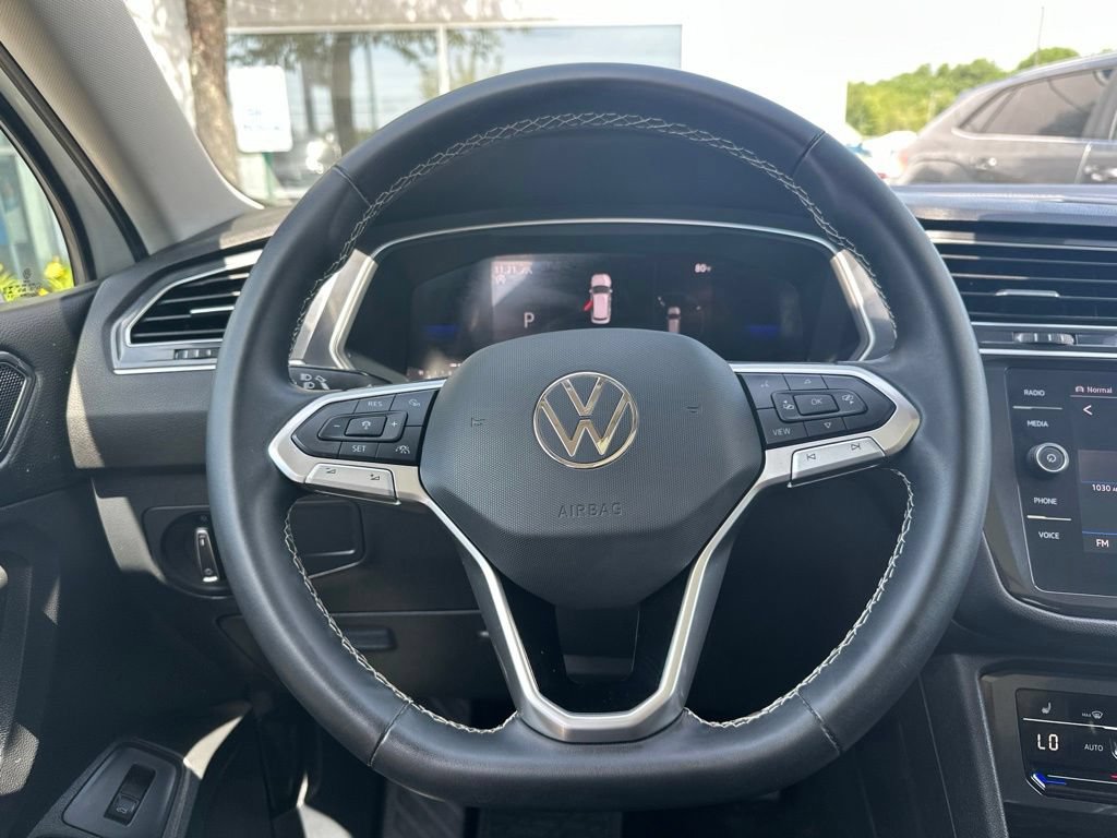 Used 2024 Volkswagen Tiguan SE AWD/4WD image 17