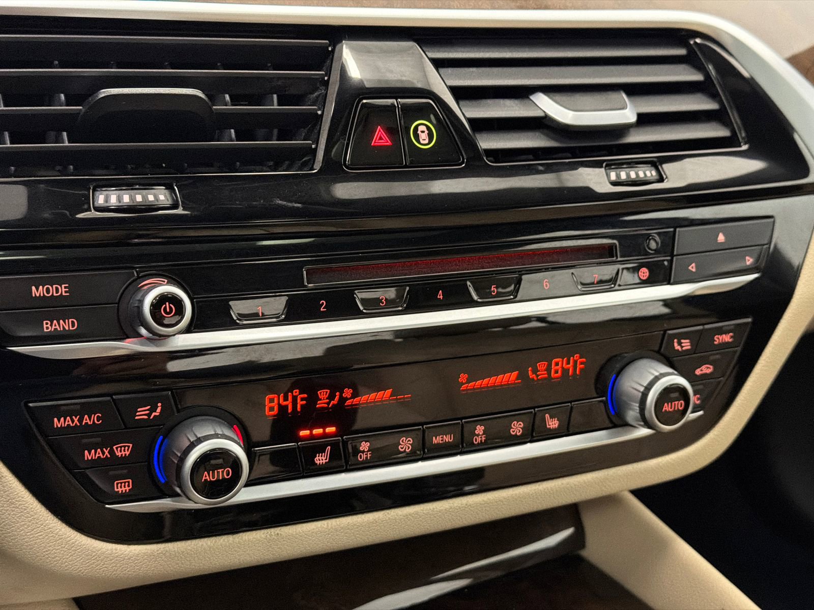 Used 2018 BMW 530i xDrive image 25