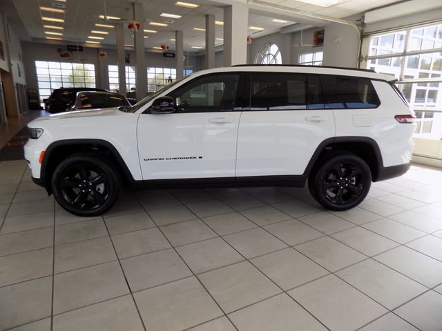 Certified 2025 Jeep Grand Cherokee L Limited w/ Black Appearance Package image 7