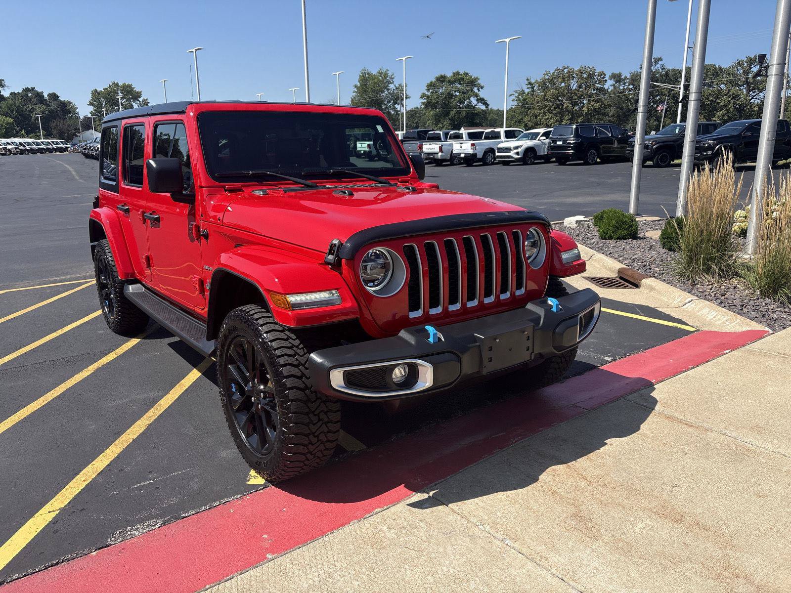 Used 2022 Jeep Wrangler Unlimited Sahara AWD/4WD image 3
