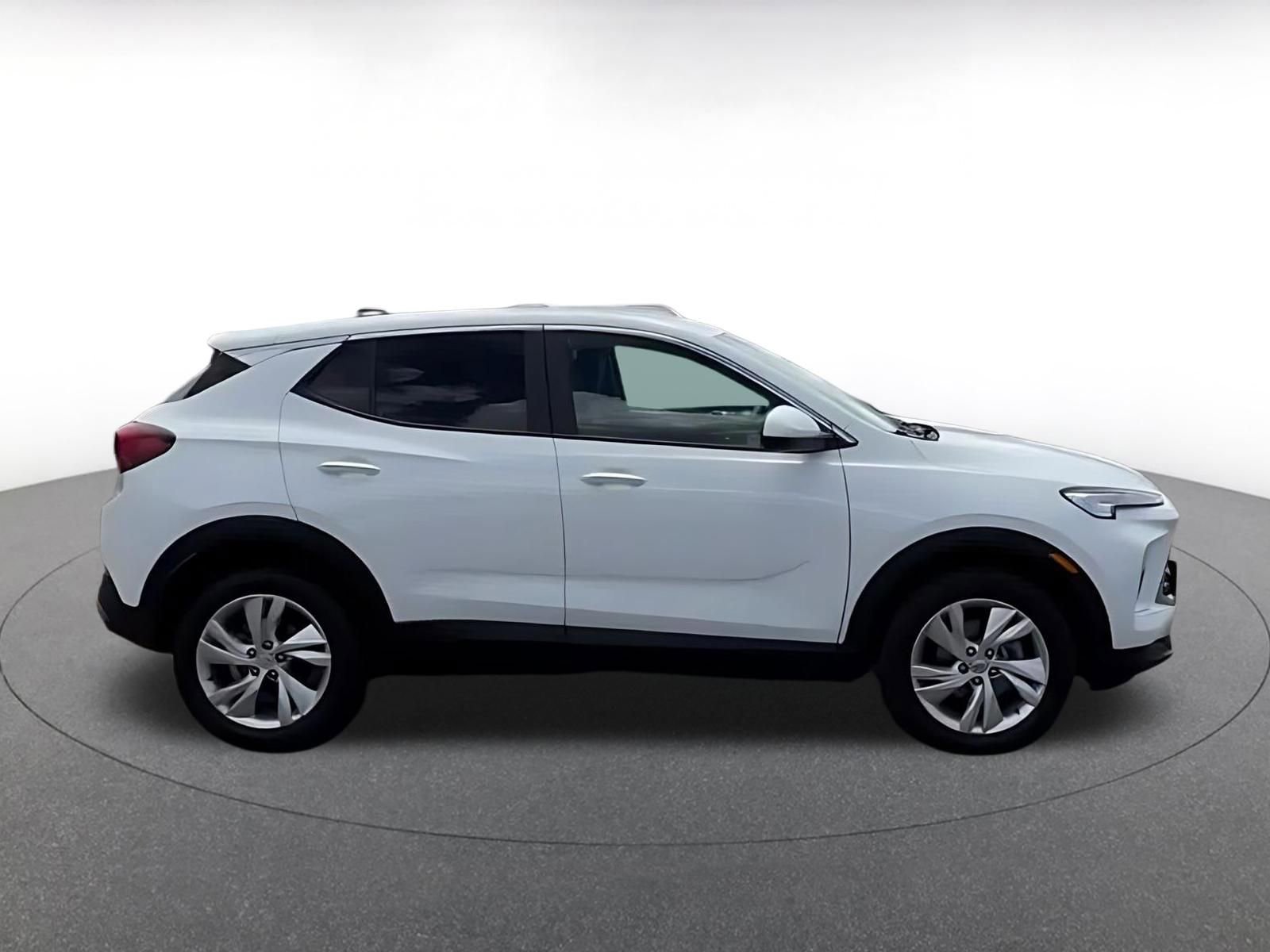 Used 2025 Buick Encore GX Preferred AWD/4WD image 11