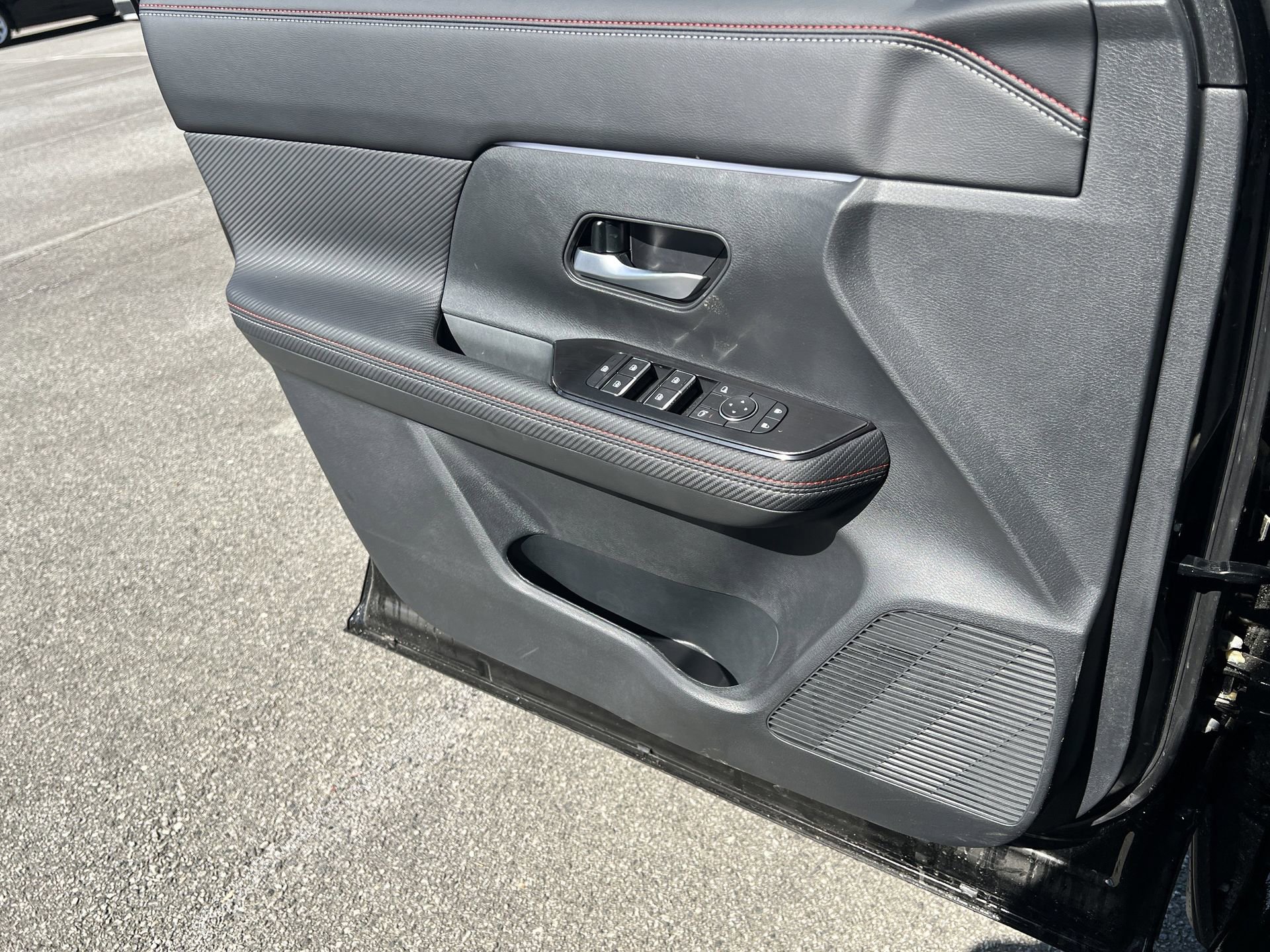 New 2026 Nissan Kicks SR image 15