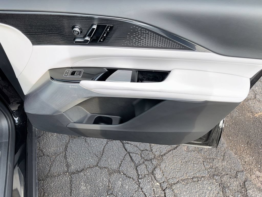 Used 2023 Cadillac Lyriq AWD image 33