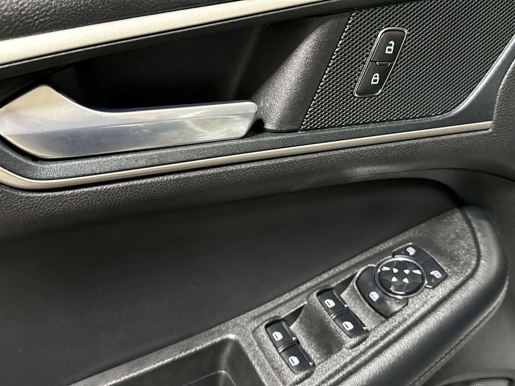 Used 2024 Ford Edge SEL image 20