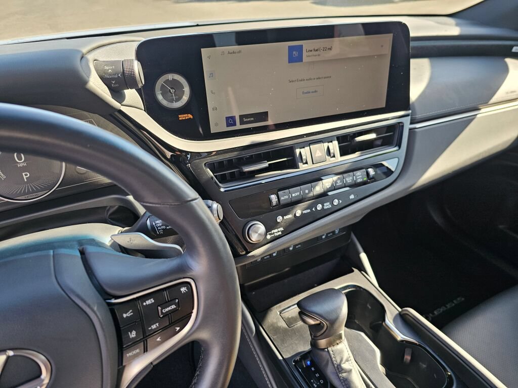 Used 2025 Lexus ES 300h w/ Premium Package FWD image 29