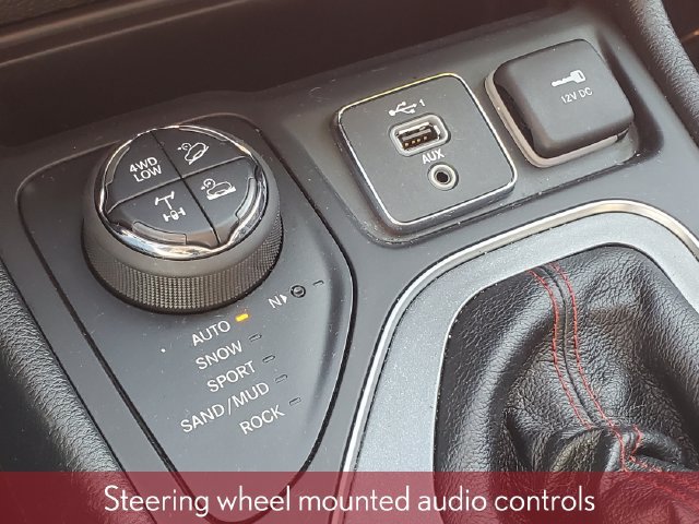 Used 2020 Jeep Cherokee Trailhawk w/ Cold Weather Group AWD/4WD image 23