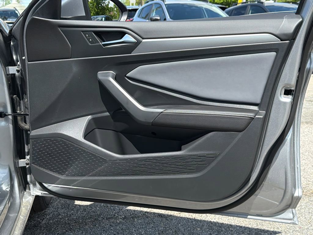 New 2026 Volkswagen Jetta SE FWD image 5