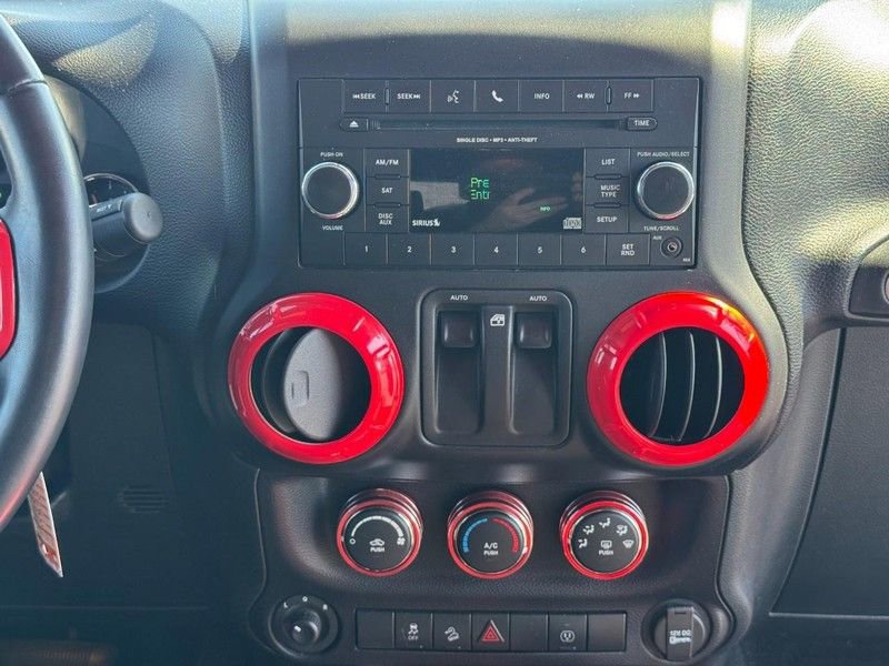 Used 2016 Jeep Wrangler Sahara w/ Connectivity Group image 13