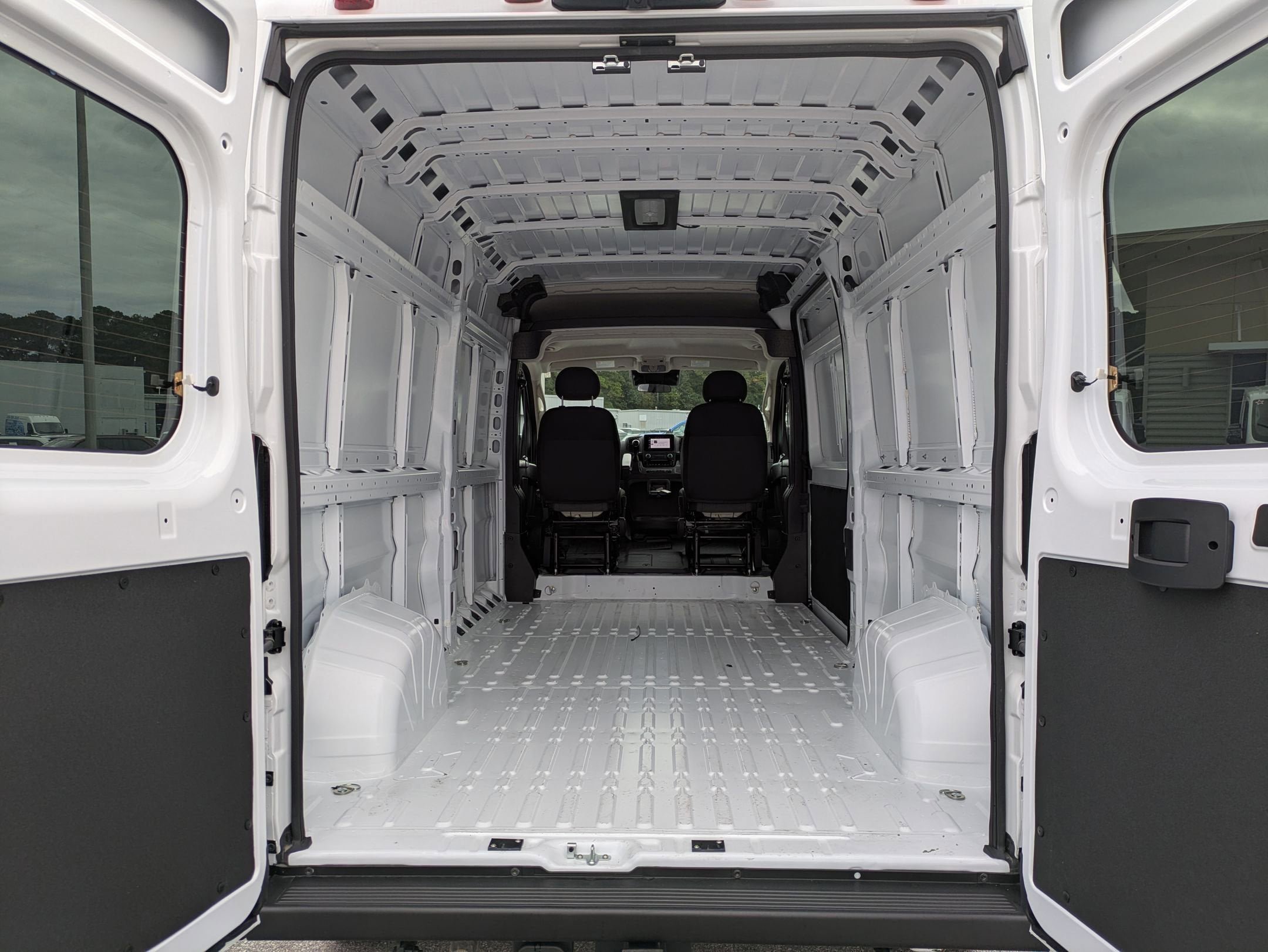 New 2026 RAM ProMaster 2500 w/ Convenience Group FWD image 20