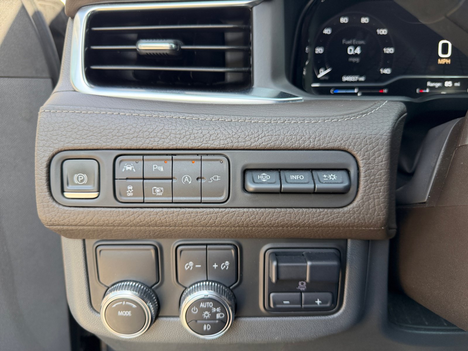 Used 2022 GMC Yukon XL Denali w/ Denali Premium Package RWD image 23